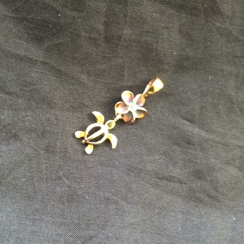SS Hawaiian flower and turtle pendant